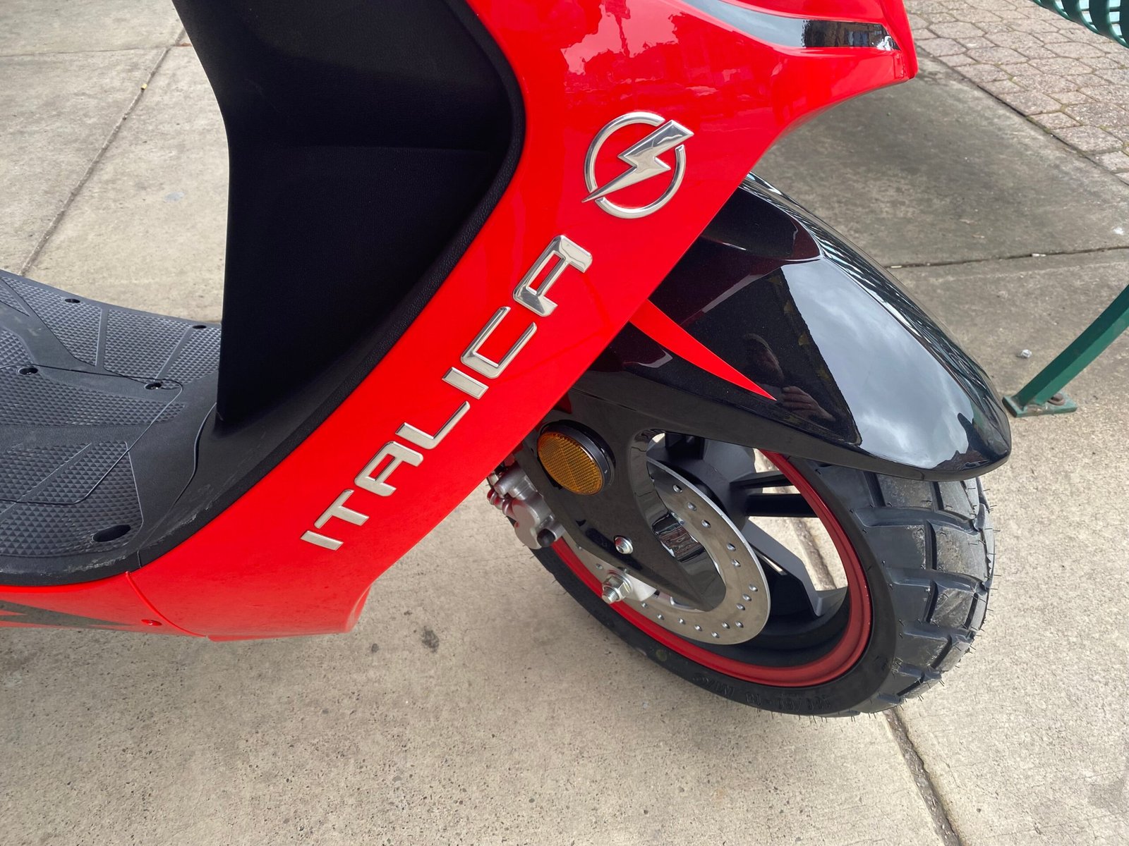 2023 Italica Rayo 150cc Fully Automatic Scooter - Image 2